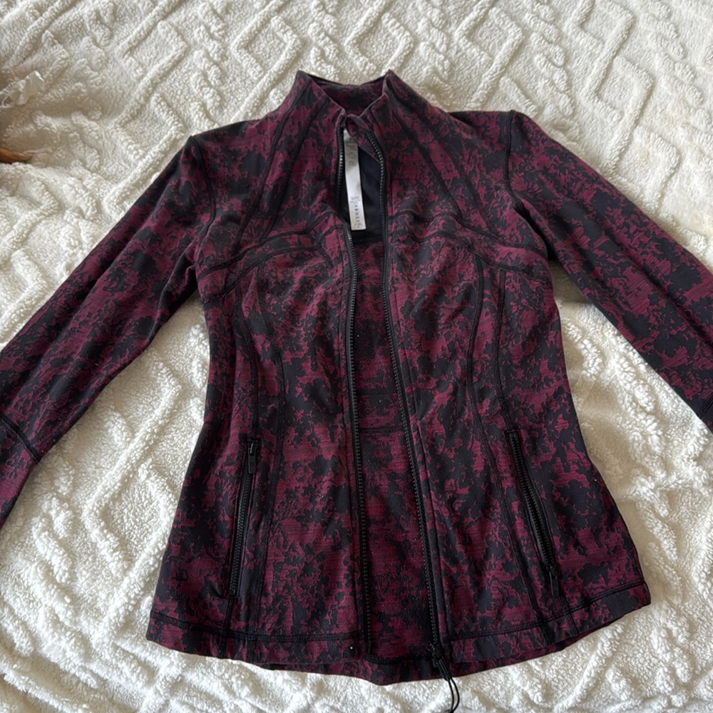 LULU LEMON ZIP UP- lightly used